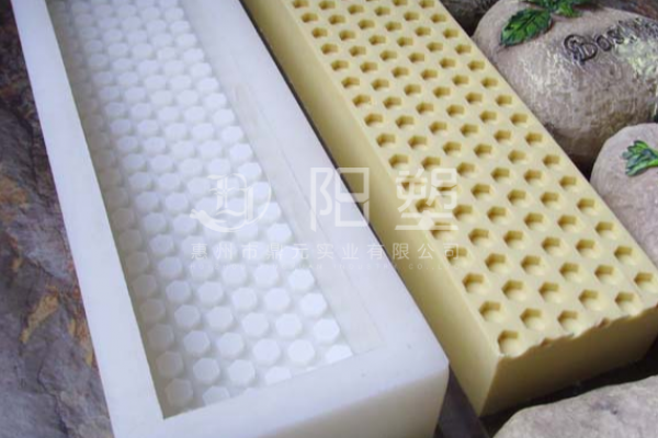  一般在使用模具硅膠之后日常我們應該如何清洗呢？