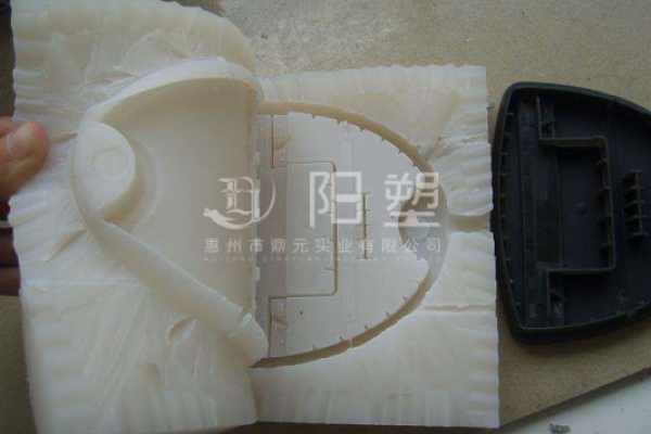 硅膠模具脫模時粘模如何解決