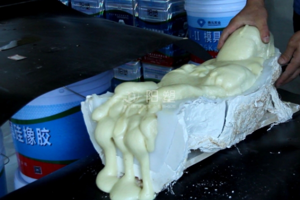 簡單描述菜鳥如何簡單方便的制作硅膠模具。