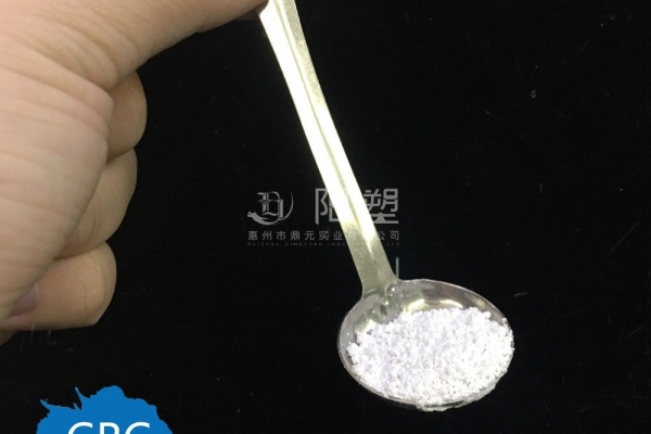 石膏粉的優(yōu)點(diǎn)和作用是什么，當(dāng)石膏粉太快凝固的時候我們應(yīng)該怎么做呢？