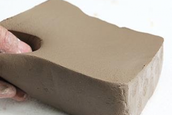 我想用泥做個(gè)雕塑，用什么泥能保存的時(shí)間長(zhǎng)！